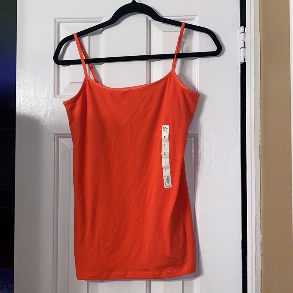 ♥️NWT Tank with shelf bra. Color is a dark coral.
